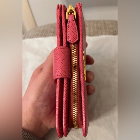 PRADA ✨🌷 Pink Saffiano Leather Wallet - Picture 4 of 10